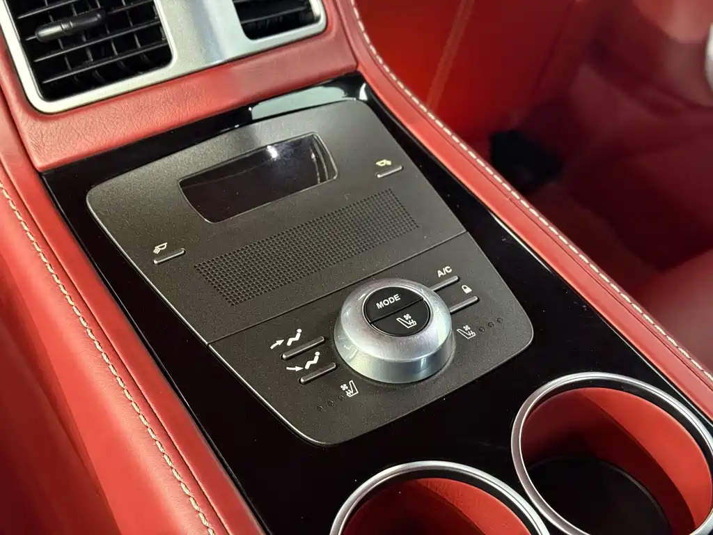 Aston Martin Rapide 2013 — фото 17