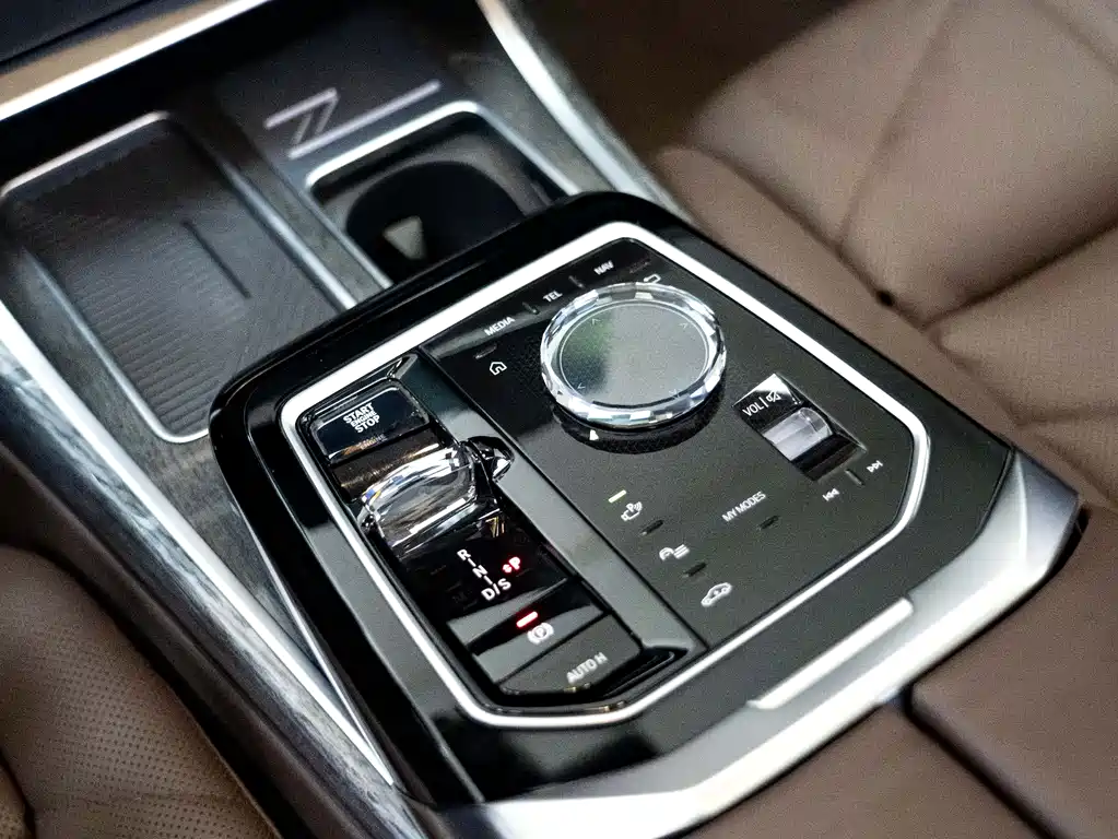 BMW 7 Series 2025 — фото 8