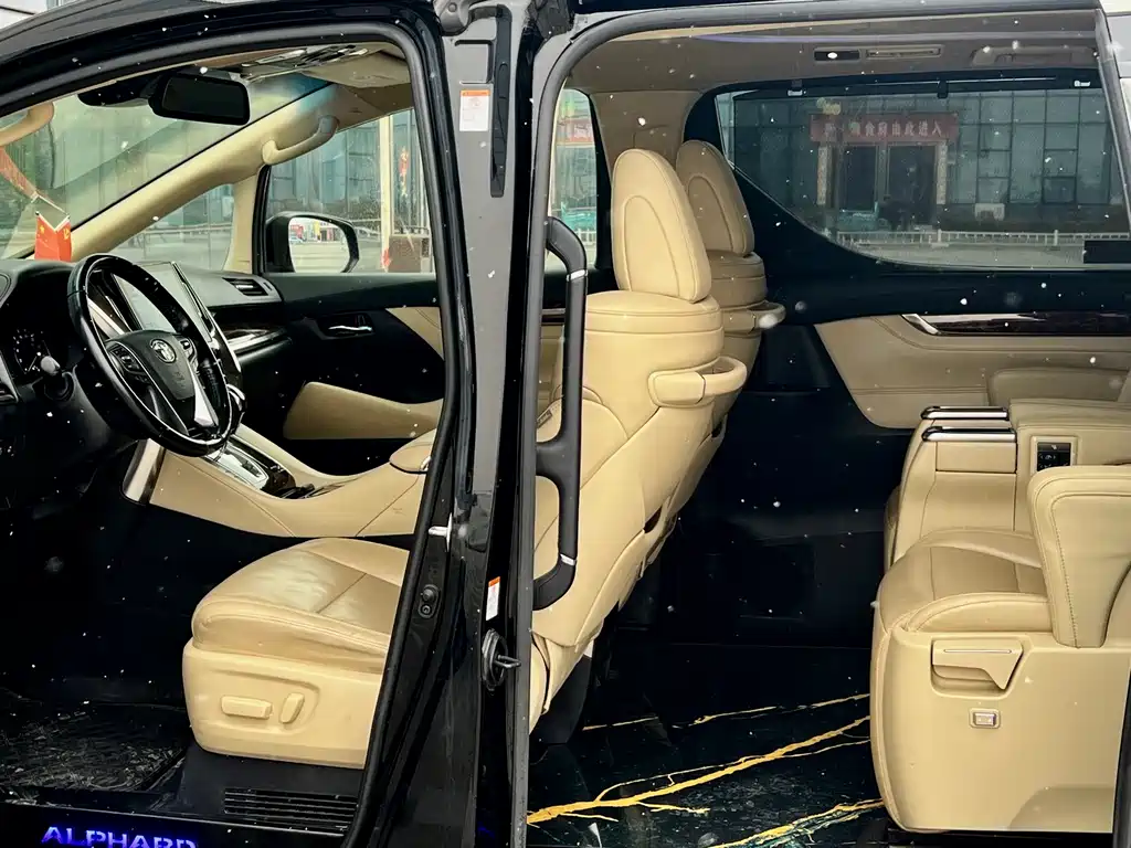 Toyota Alphard 2020 — фото 13