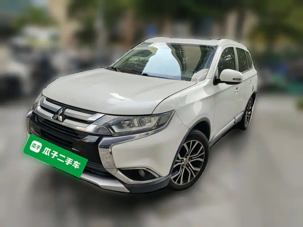 Mitsubishi Outlander 2018 — фото 2