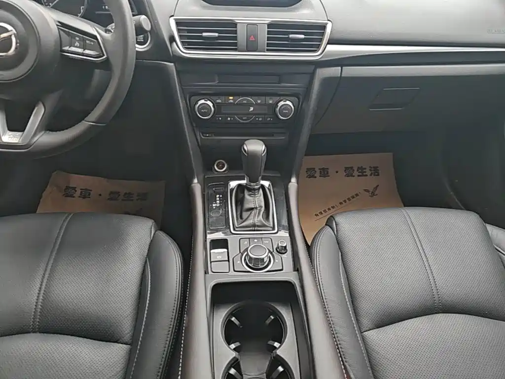 Mazda 3 Axela 2018 — фото 14