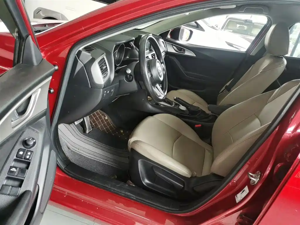 Mazda 3 Axela 2019 — фото 15