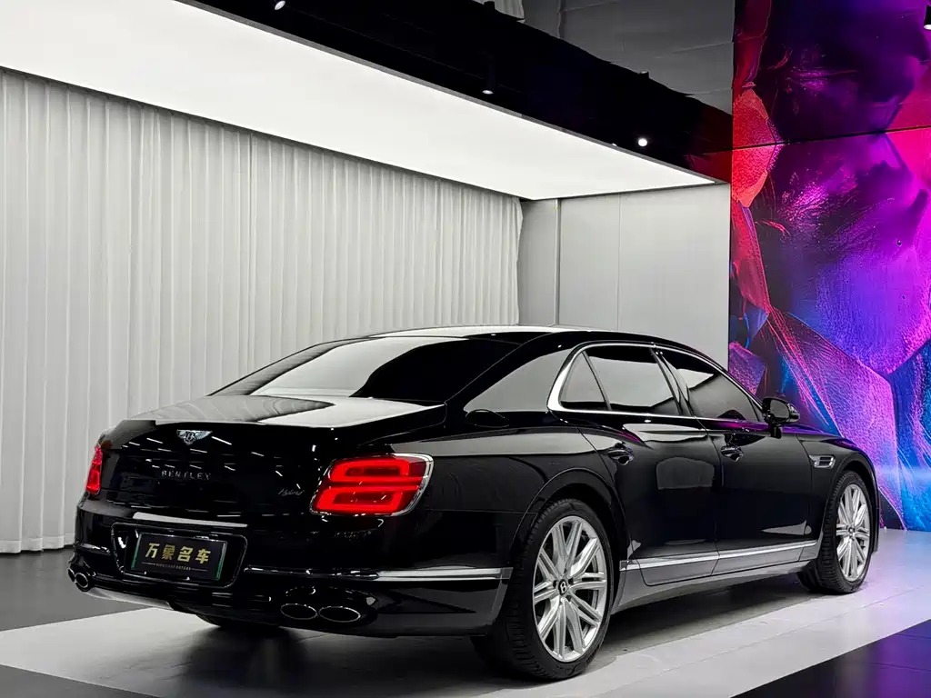 Bentley Flying Spur PHEV 2024 — фото 6