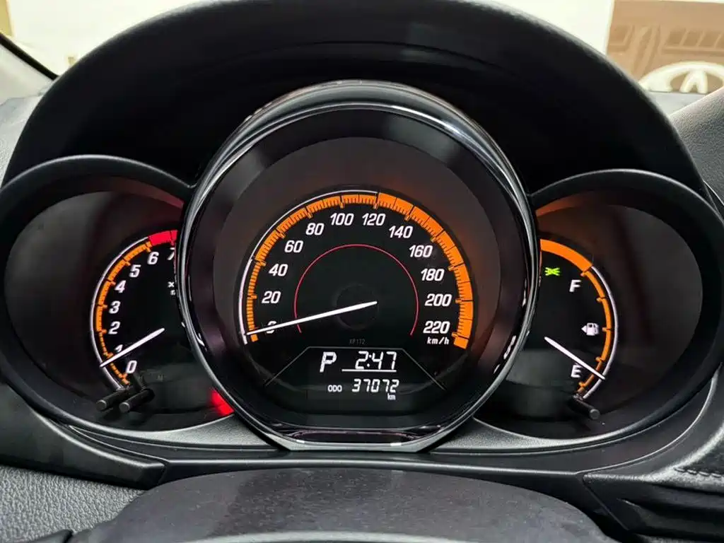 Toyota Yaris L 2023 — фото 23