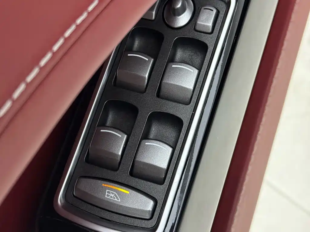 Aston Martin Rapide 2013 — фото 10