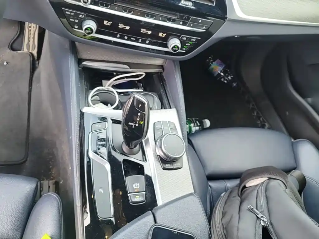 BMW 5 Series 2018 — фото 14