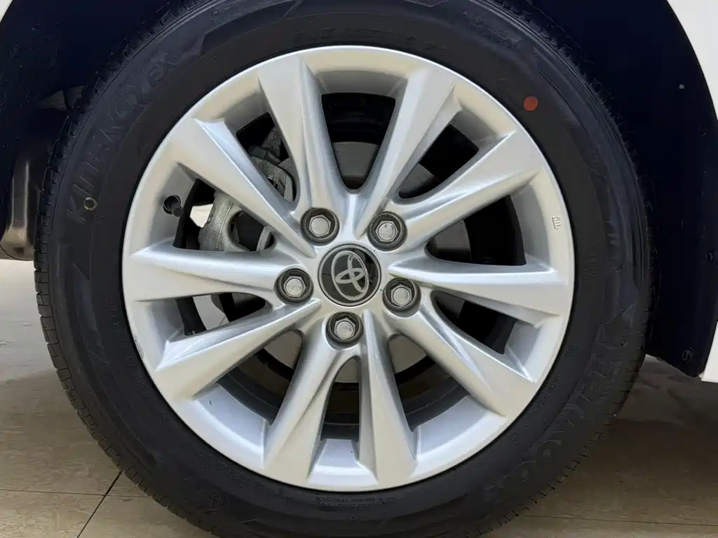 Toyota Corolla 2023 — фото 24