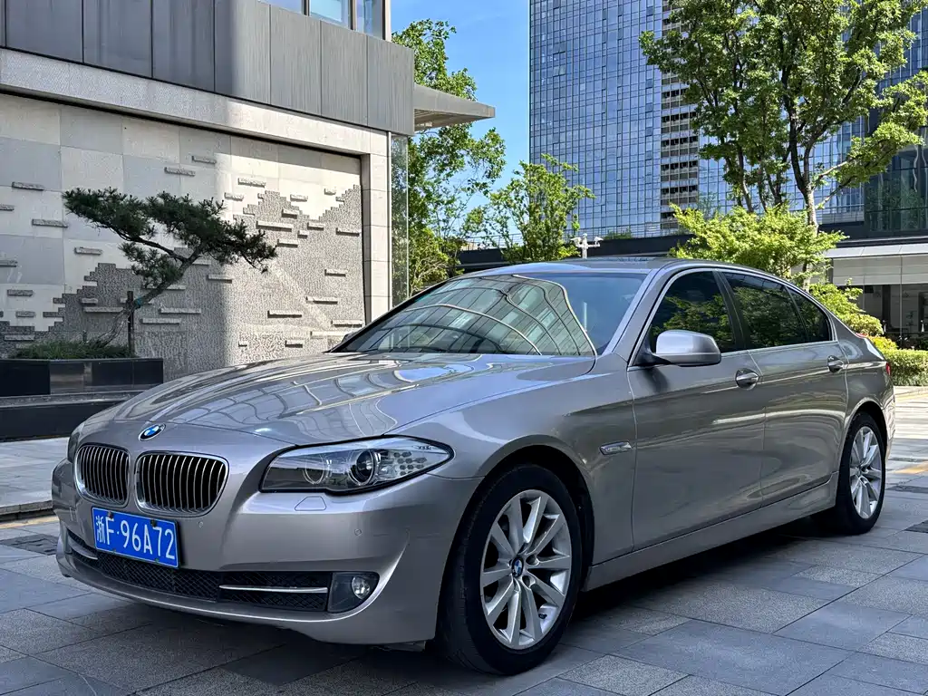 BMW 5 Series 2012 — фото 1