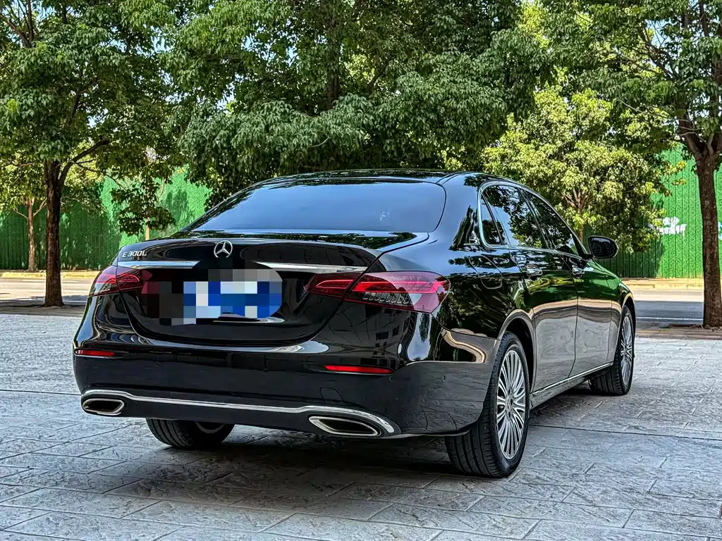 Mercedes-Benz E-Class 2022