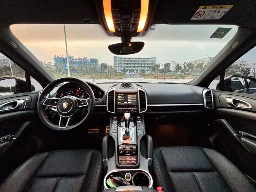 Porsche Cayenne 2016 — фото 16