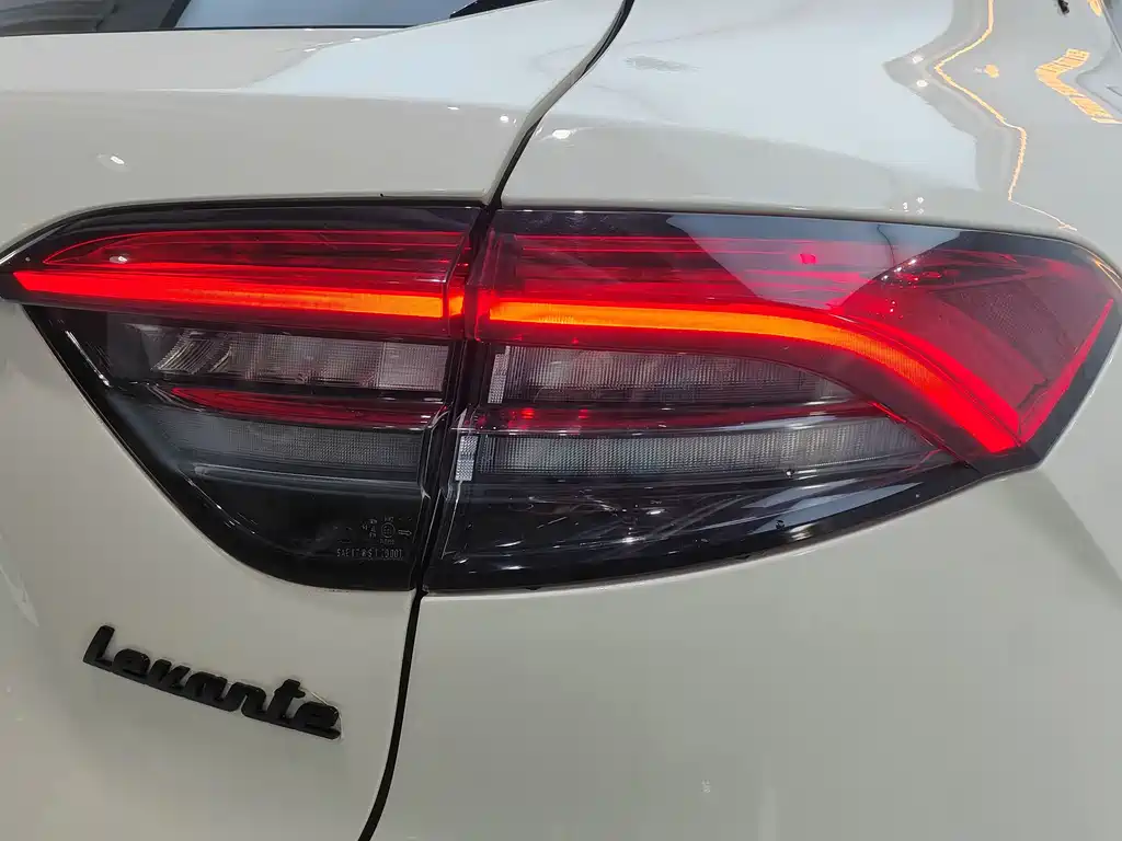 Maserati Levante 2022 — фото 17