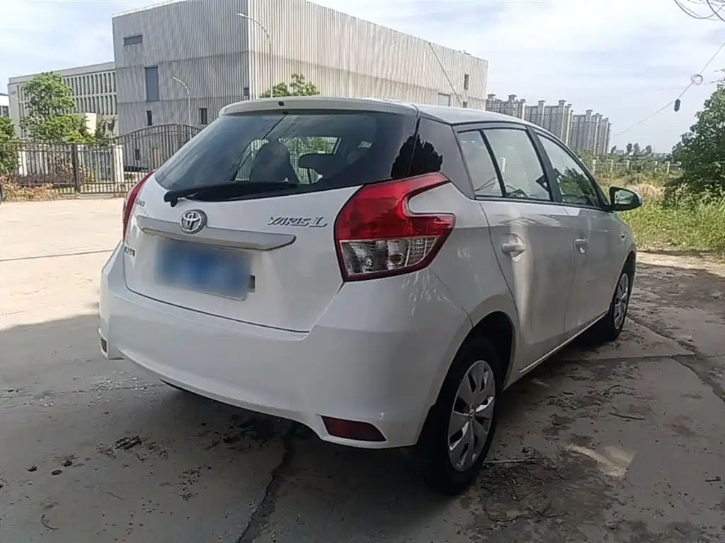 Toyota Yaris L 2015 — фото 7