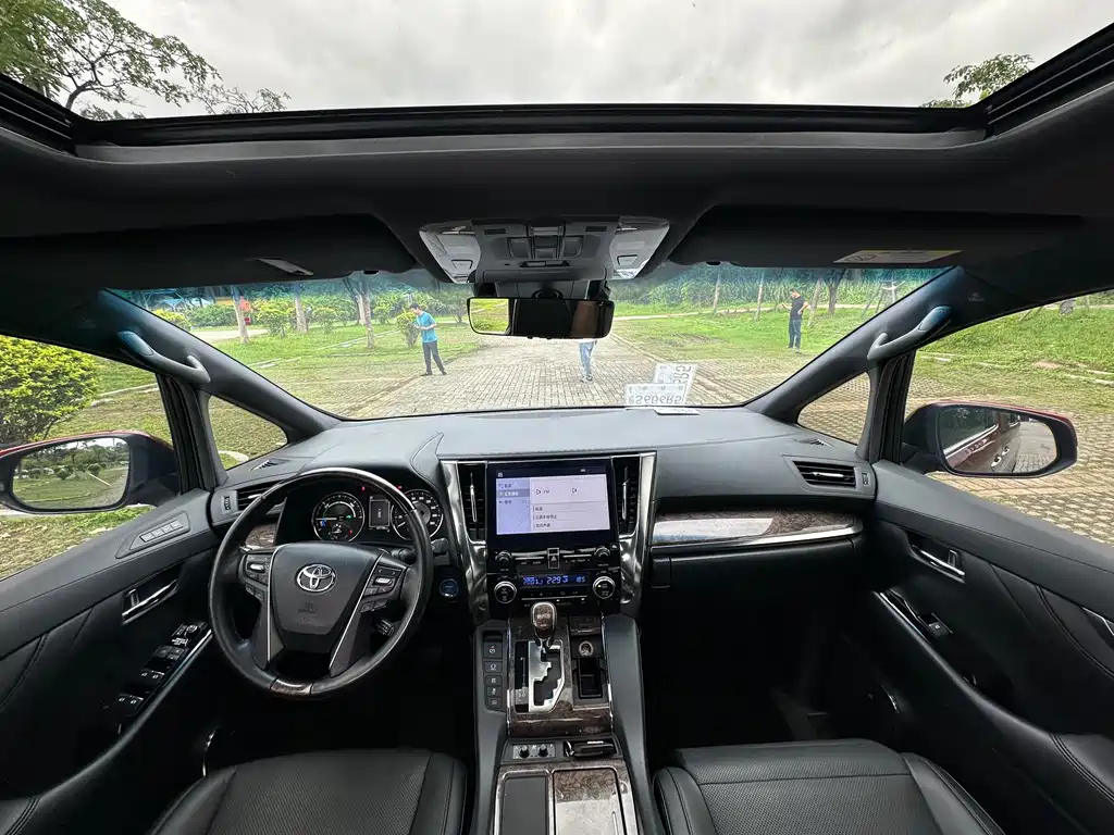 Toyota Alphard 2020 — фото 11