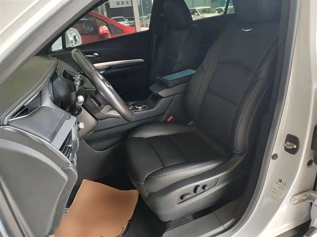 Cadillac XT4 2018 — фото 15