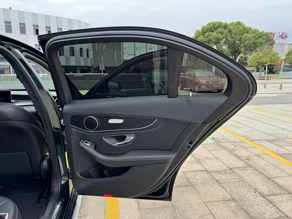 Mercedes-Benz C-Class 2019 — фото 18
