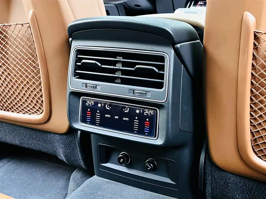 Audi Q7 2023 — фото 17