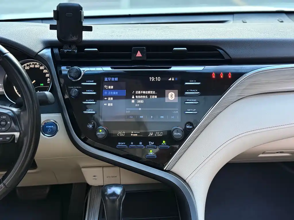 Toyota Camry 2019 — фото 9