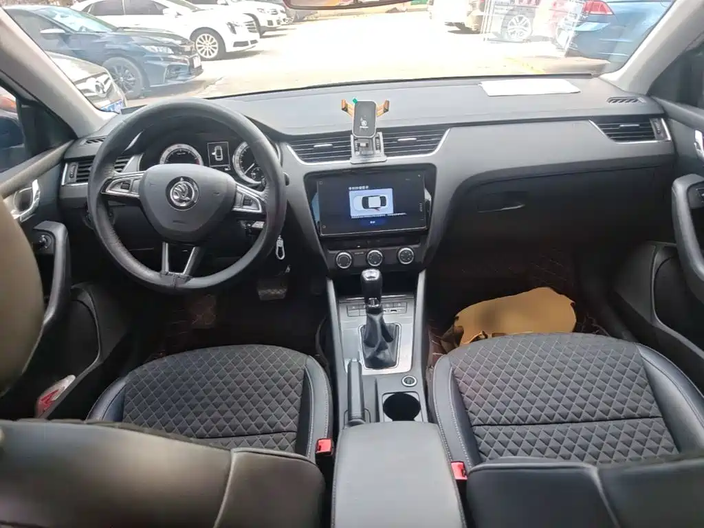 Skoda Octavia 2020 — фото 10