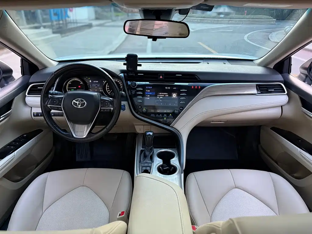 Toyota Camry 2019