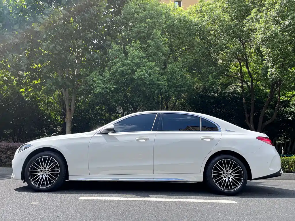 Mercedes-Benz C-Class 2024 — фото 3