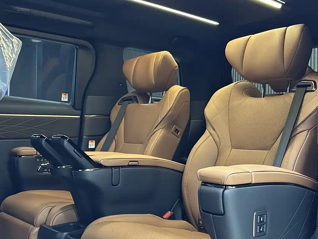 Toyota Alphard — фото 10