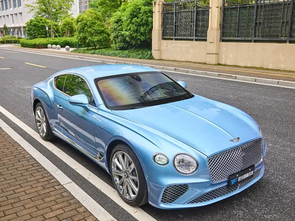 Bentley Continental 2024 — фото 10