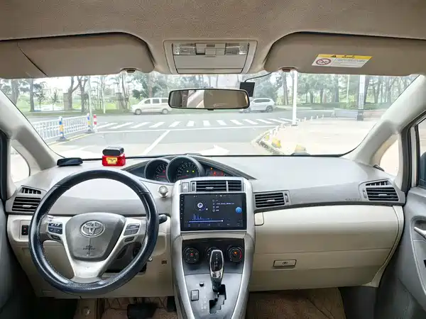 Toyota Yizhi 2011