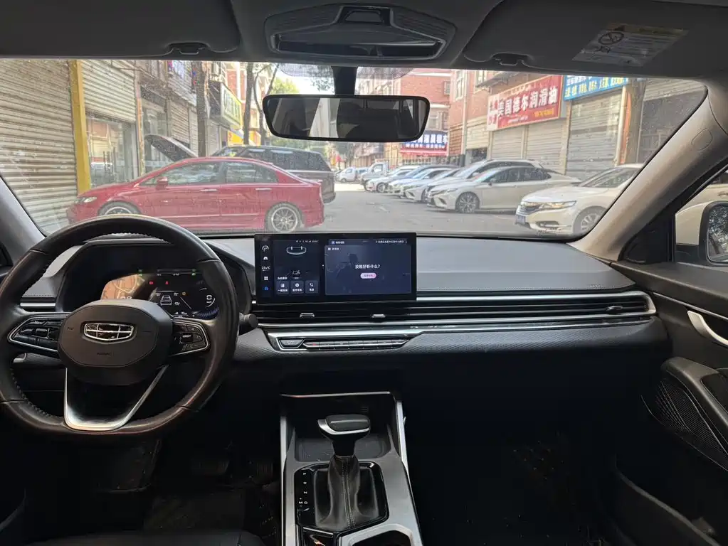 Geely Emgrand 2021