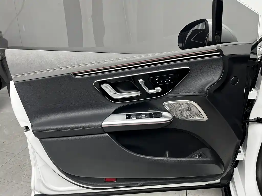 Mercedes-Benz EQE 2024 — фото 17
