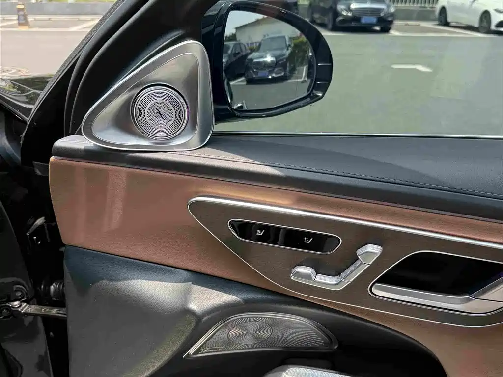 Mercedes-Benz E-Class 2025 — фото 13