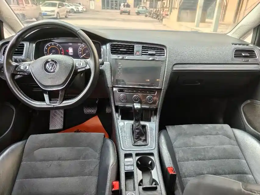 Volkswagen Golf 2020