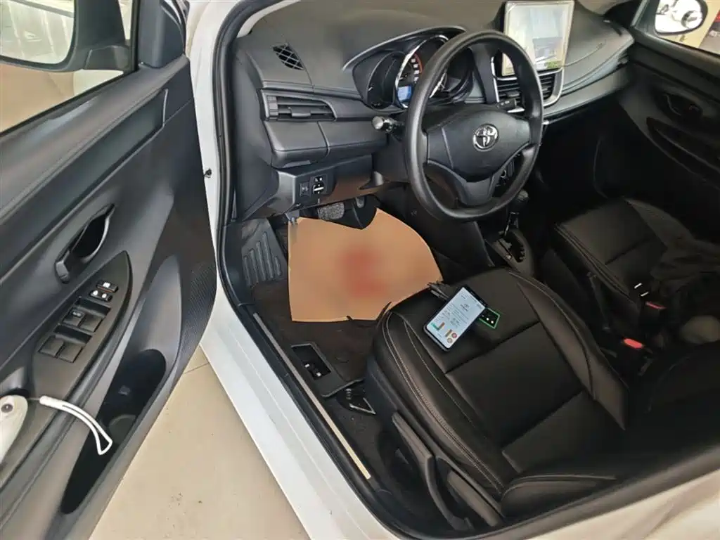 Toyota Yaris L 2020 — фото 16