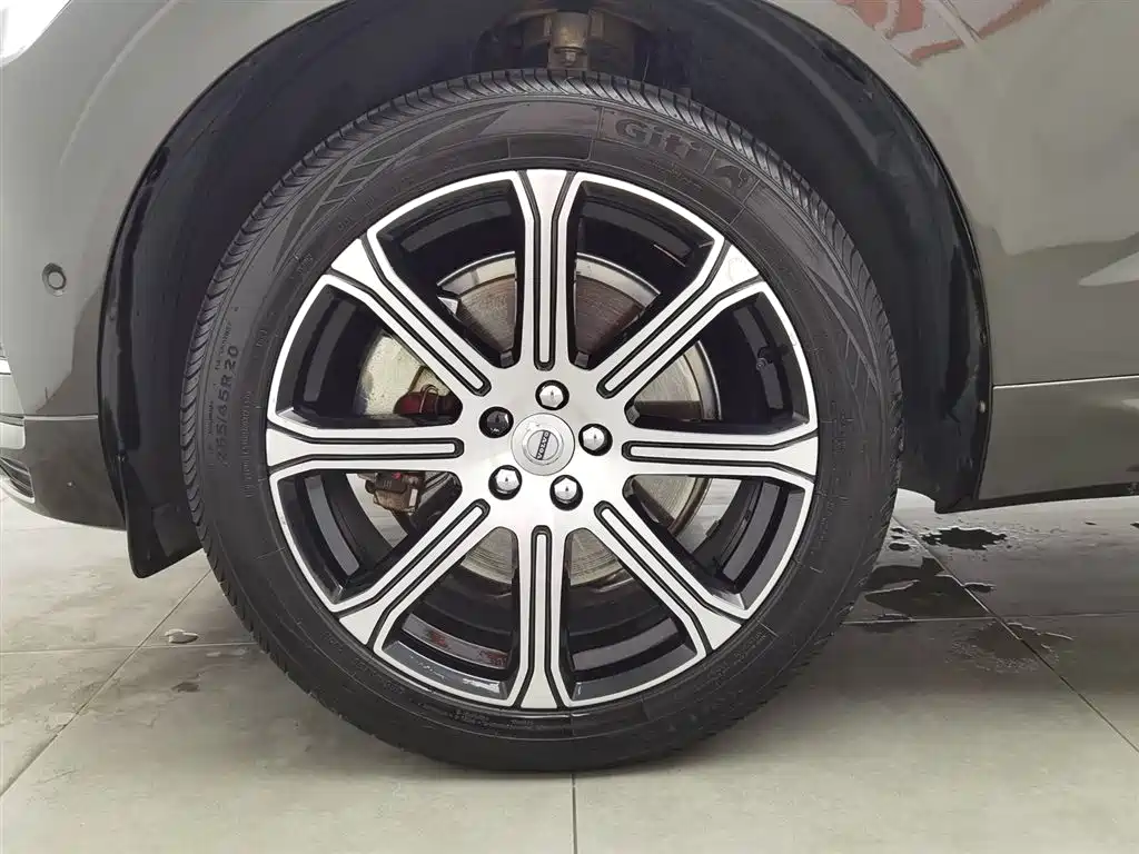 Volvo XC60 PHEV 2020 — фото 17