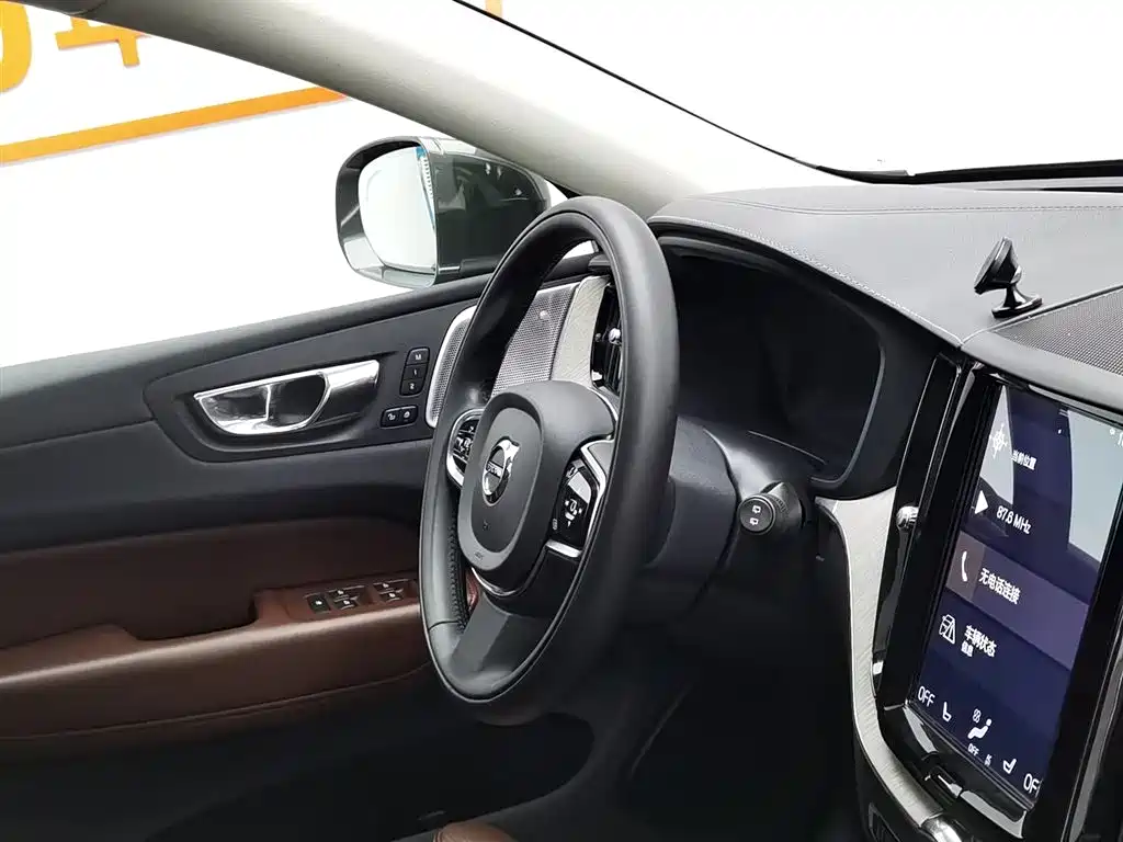 Volvo XC60 PHEV 2020 — фото 22