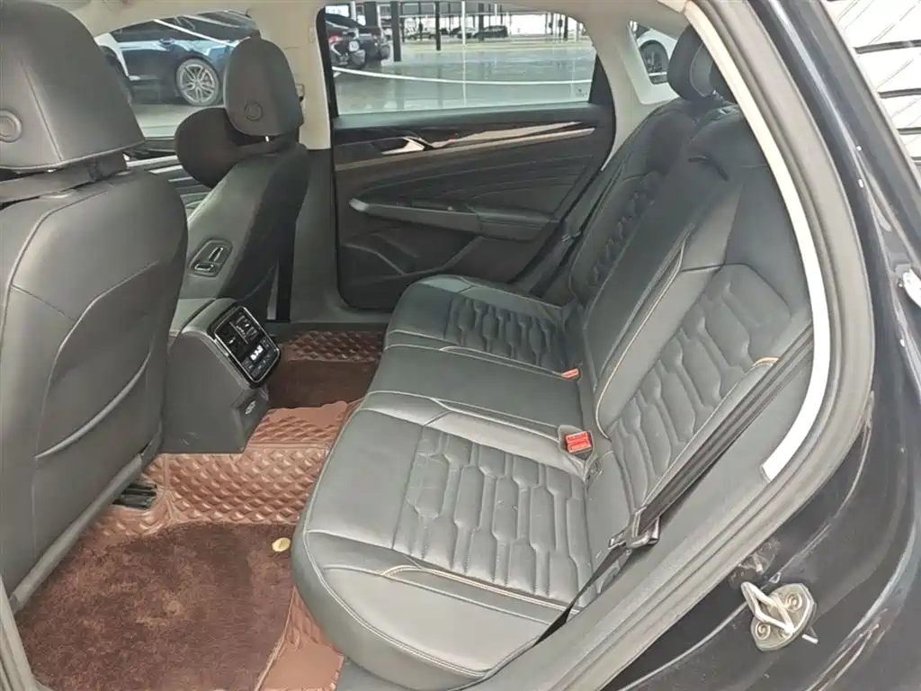 Volkswagen Passat 2019 — фото 17