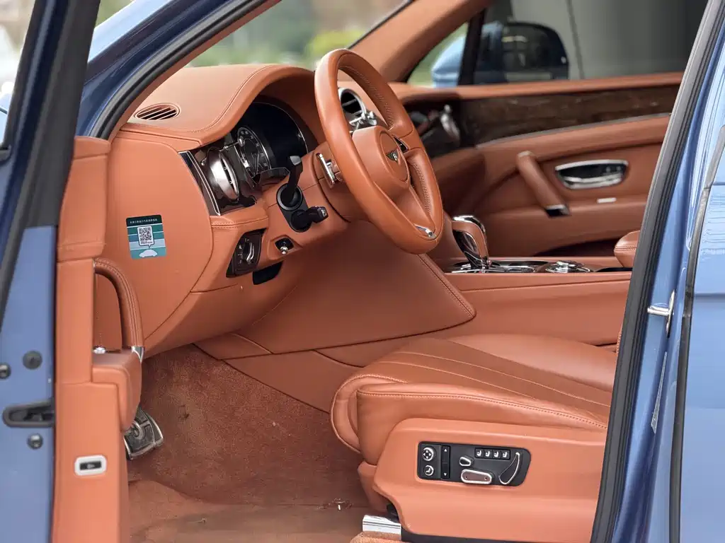 Bentley Bentayga 2019 — фото 11