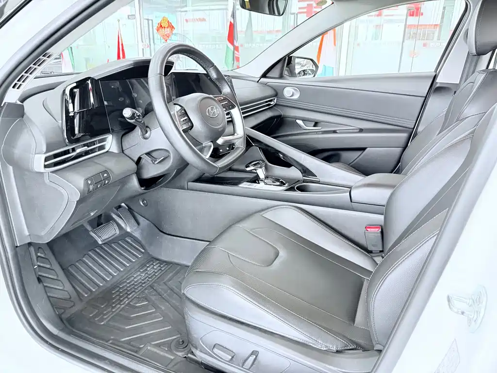 Hyundai Elantra 2023