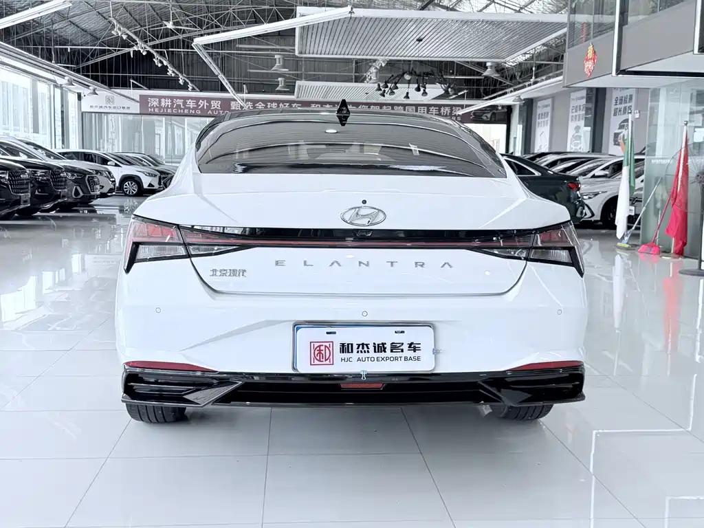 Hyundai Elantra 2023 — фото 15
