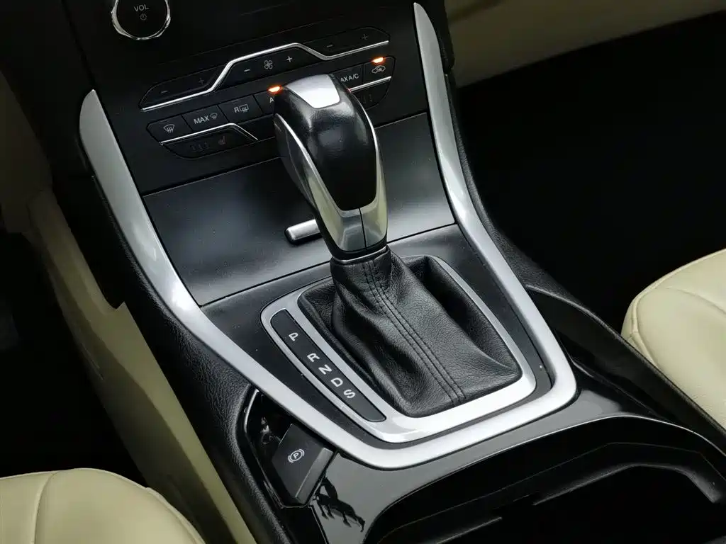 Ford Edge 2015 — фото 13