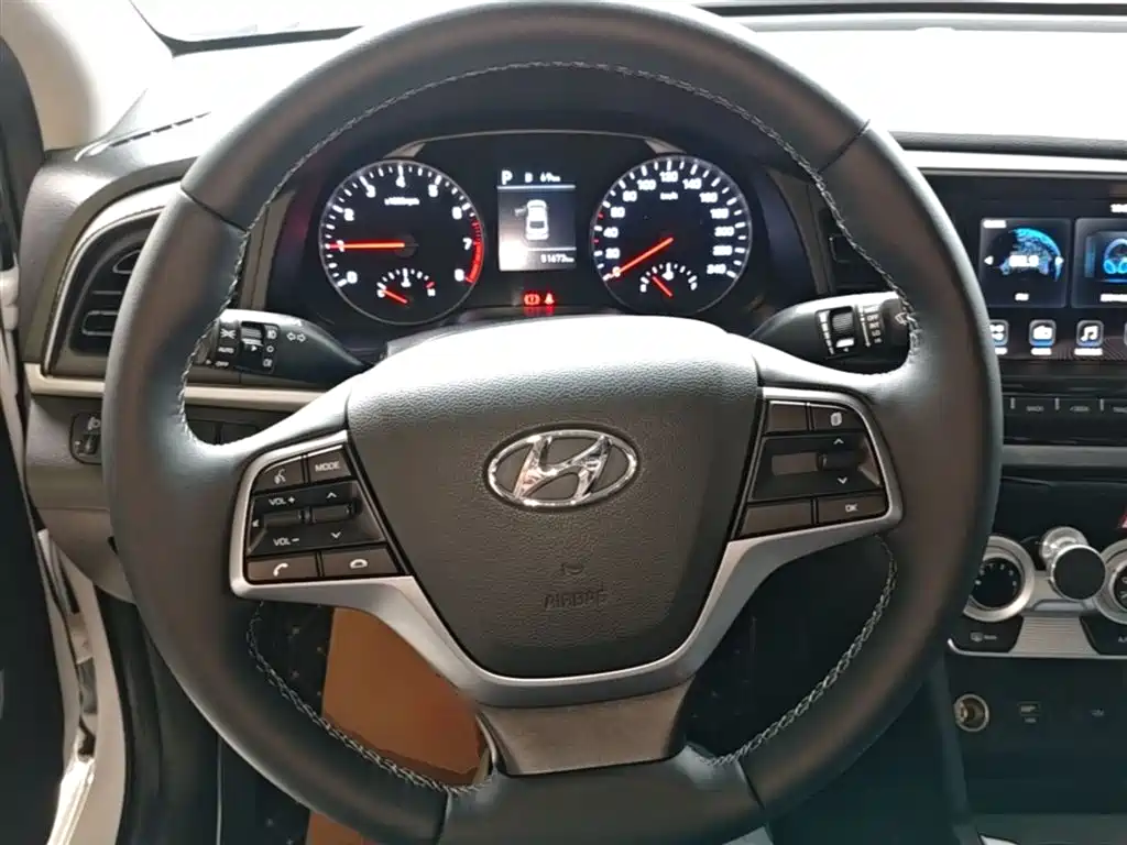 Hyundai Elantra 2020 — фото 11