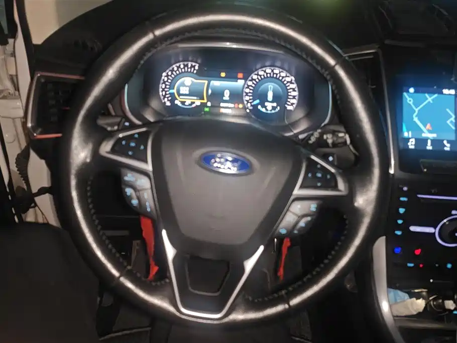 Ford Edge 2016 — фото 15