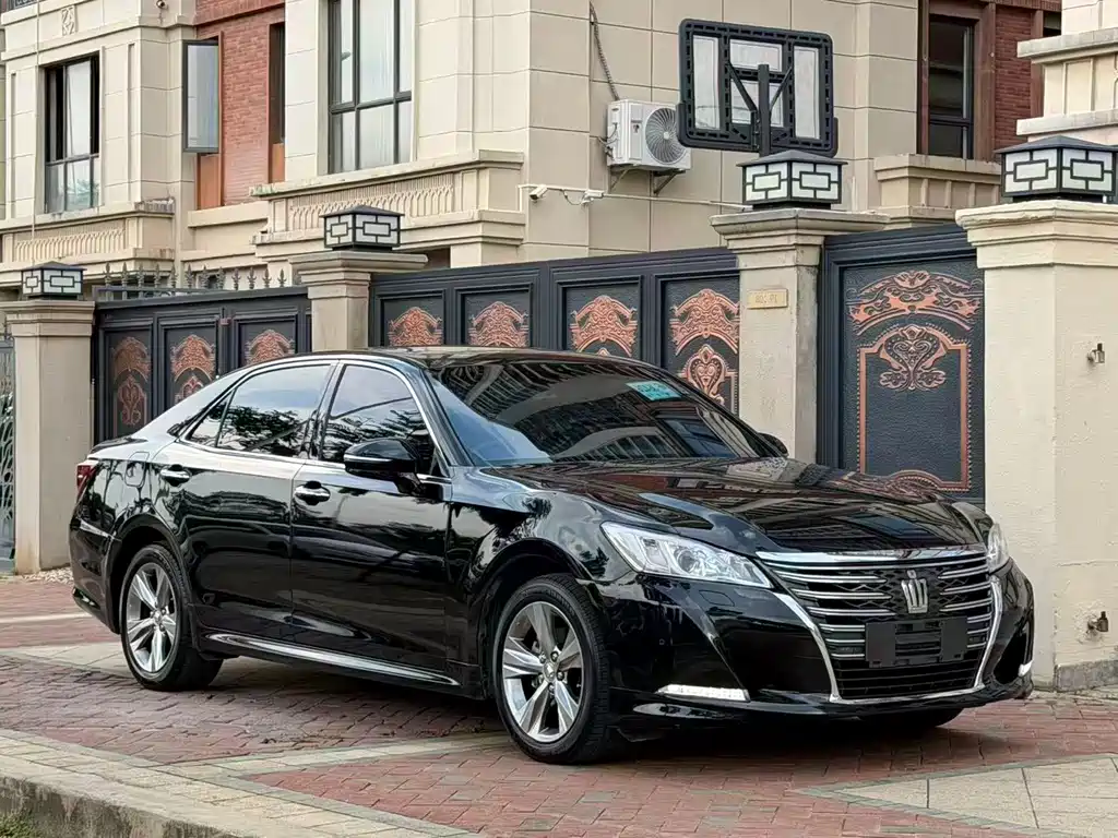 Toyota Crown 2016