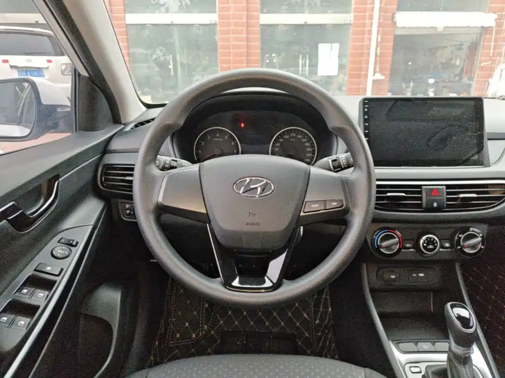 Hyundai Elantra 2021 — фото 11