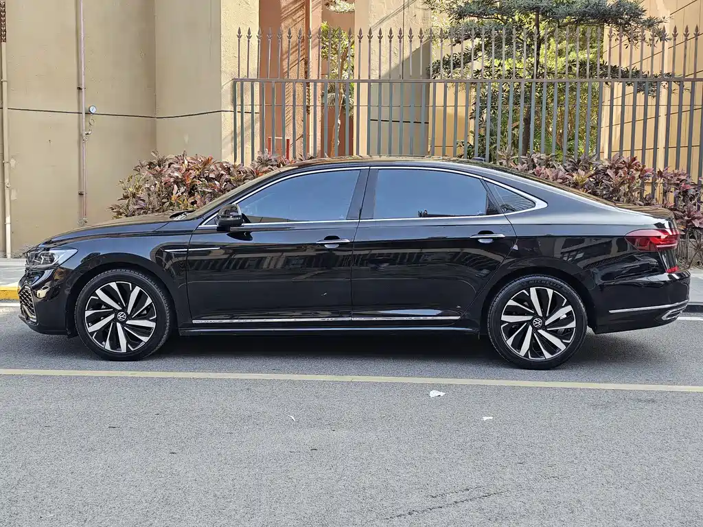 Volkswagen Passat 2022 — фото 14