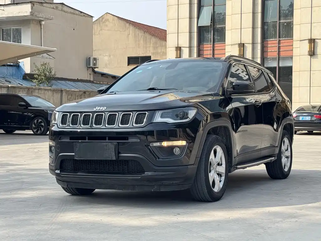 Jeep Compass 2018 — фото 1
