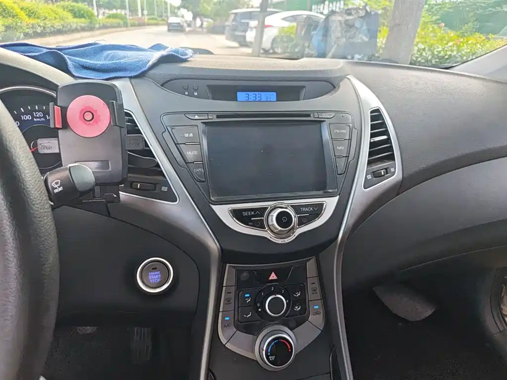 Hyundai Elantra Langdong 2015 — фото 9