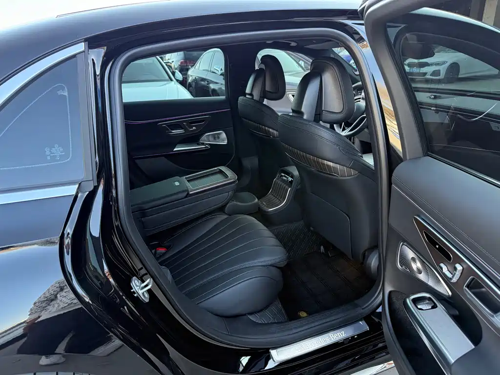 Mercedes-Benz E-Class 2025 — фото 15