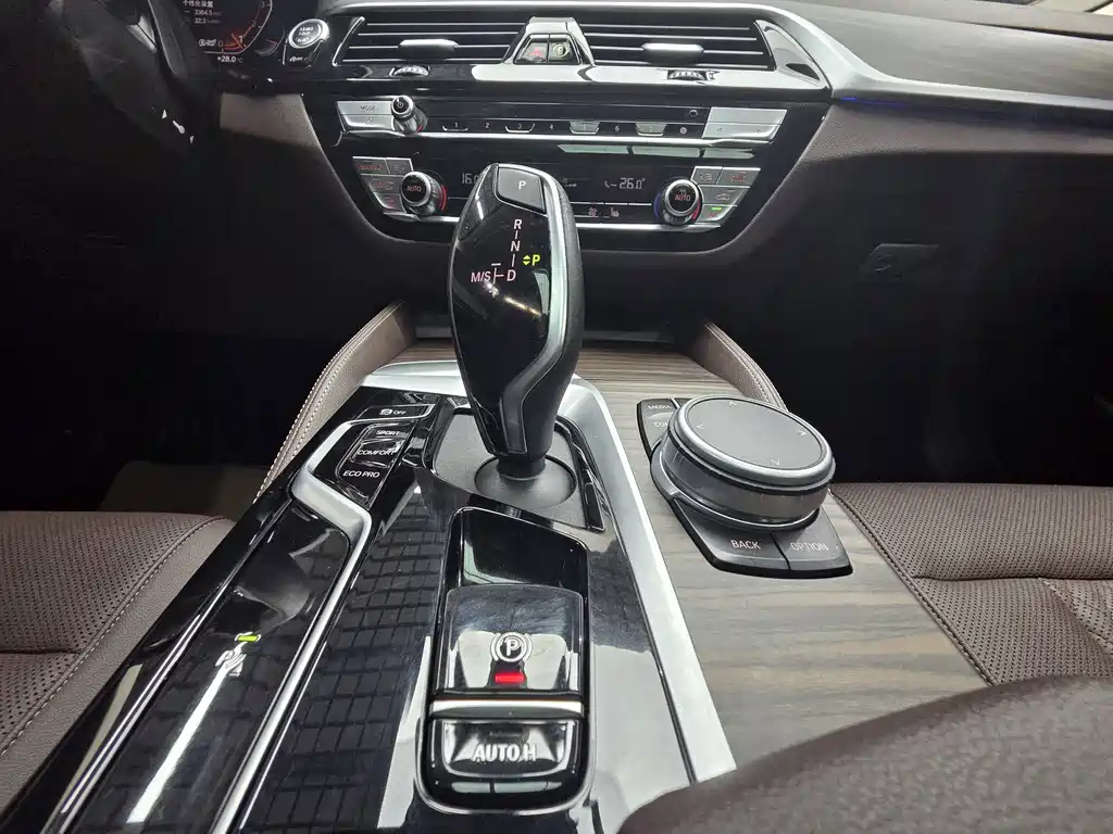 BMW 5 Series 2022 — фото 13