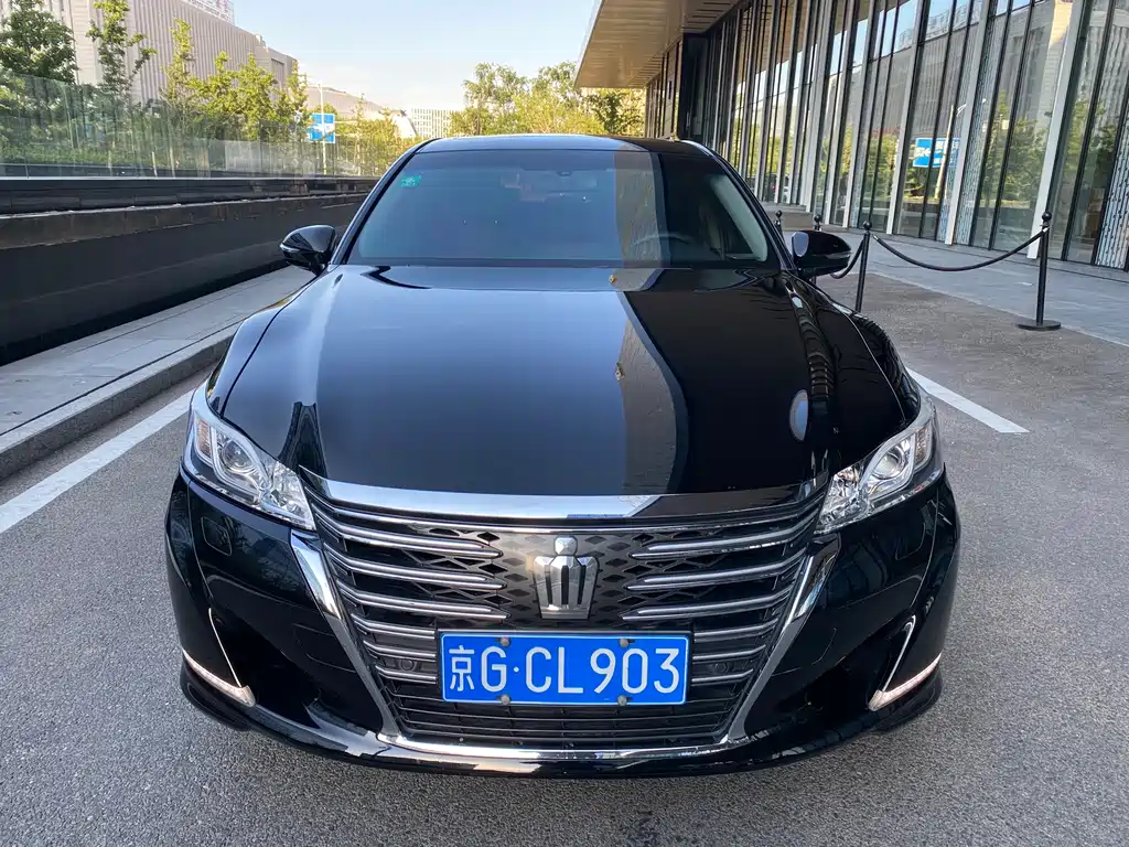 Toyota Crown 2017 — фото 6
