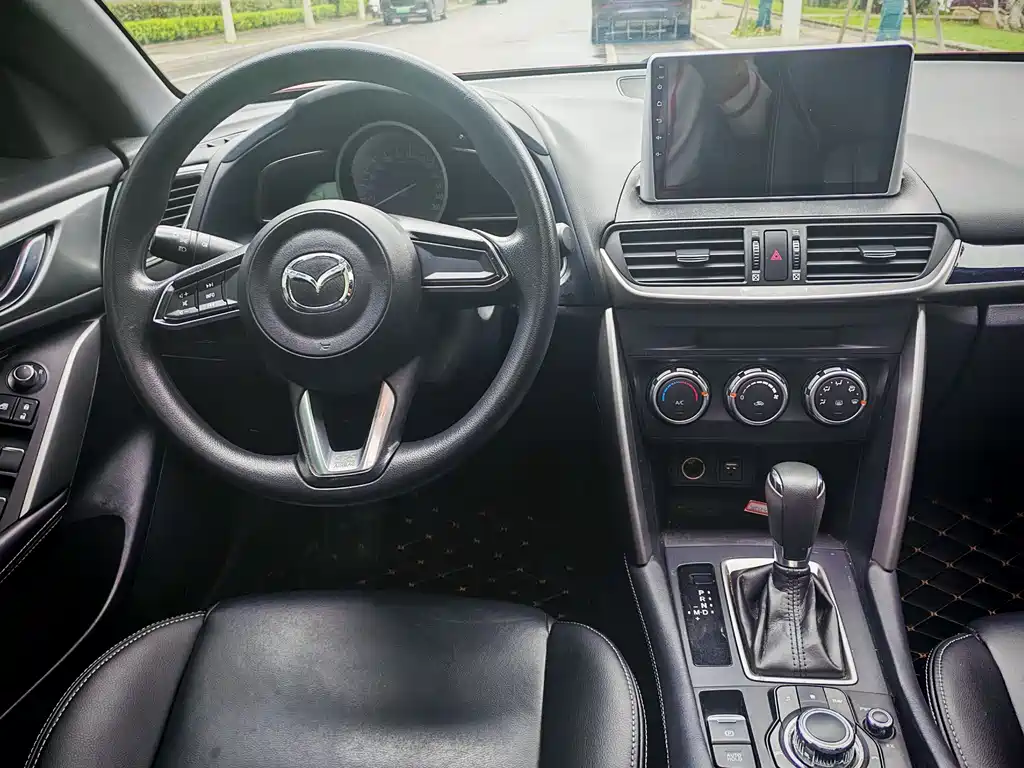 Mazda CX-4 2018 — фото 10